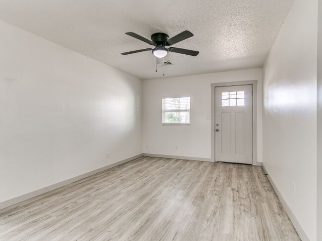 Foto del edificio - 1112 N Norman Ave