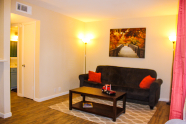 Foto del edificio - 2113 E 9th St