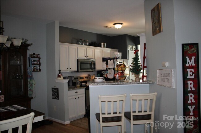 Foto del edificio - 9446 Cadman Ct