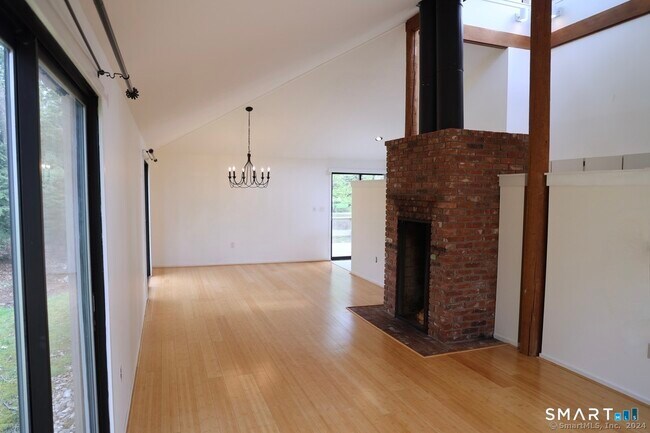 Foto del edificio - 3 Edgewood Cir