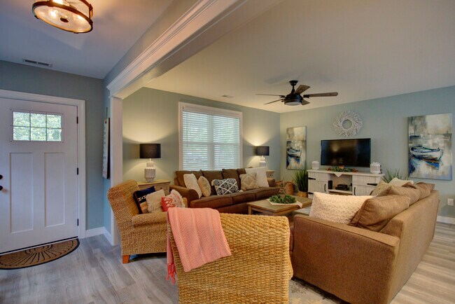 Foto del edificio - 6262 Ware Neck Rd