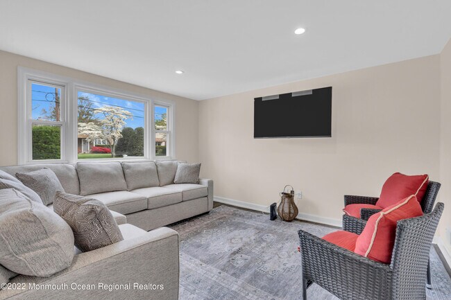 Building Photo - 817 Shore Rd