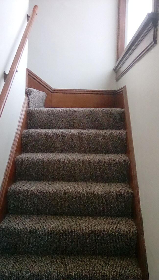 Foto del edificio - 1 W Perrin Ave