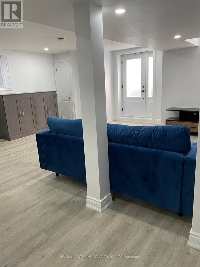 Photo du bâtiment - 1556 Farmstead Dr