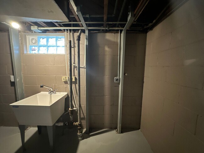 Foto del edificio - Newly Remodeled 3 Bedroom Single Family $5...