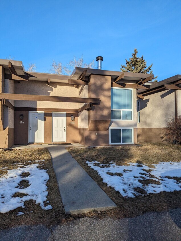 Primary Photo - 113 Rundlewood Ln NE