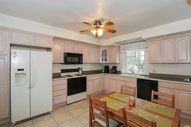 Foto del edificio - 216 Little Neck Rd