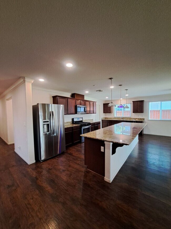 Foto del edificio - Move in Special: $500 Off the 1st Month's Rent – Stunning and Spacious Home – Don't Miss This!