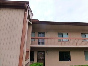 Building Photo - 110 Lakeside Dr