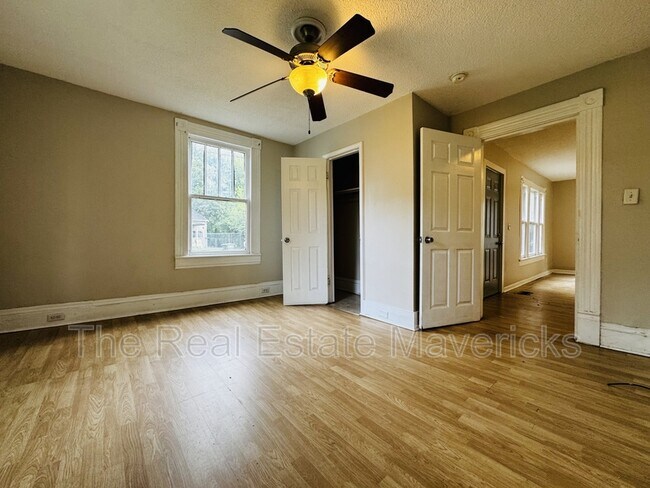 Foto del edificio - 2208 Duncan Ave