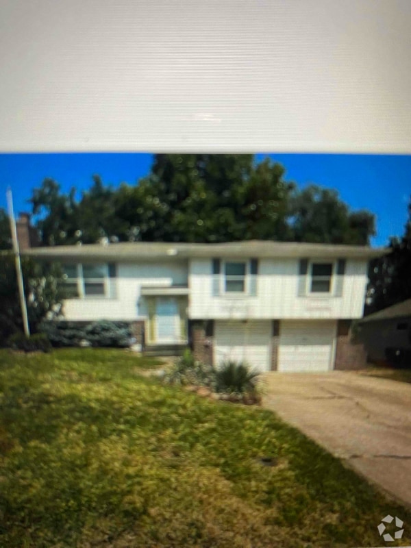 Building Photo - 8801 Grandview St