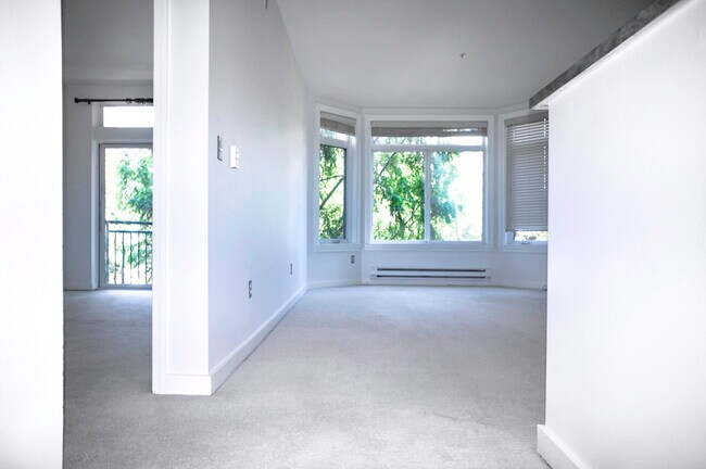bedroom / living room - 2415 2nd Ave