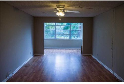 Foto principal - 6500 Cypress Rd