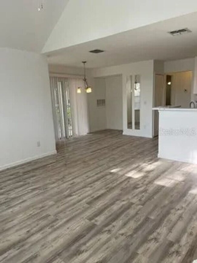 Foto del edificio - Charming Remodeled 2 Bed/2 Bath Condo in Altamonte Springs!