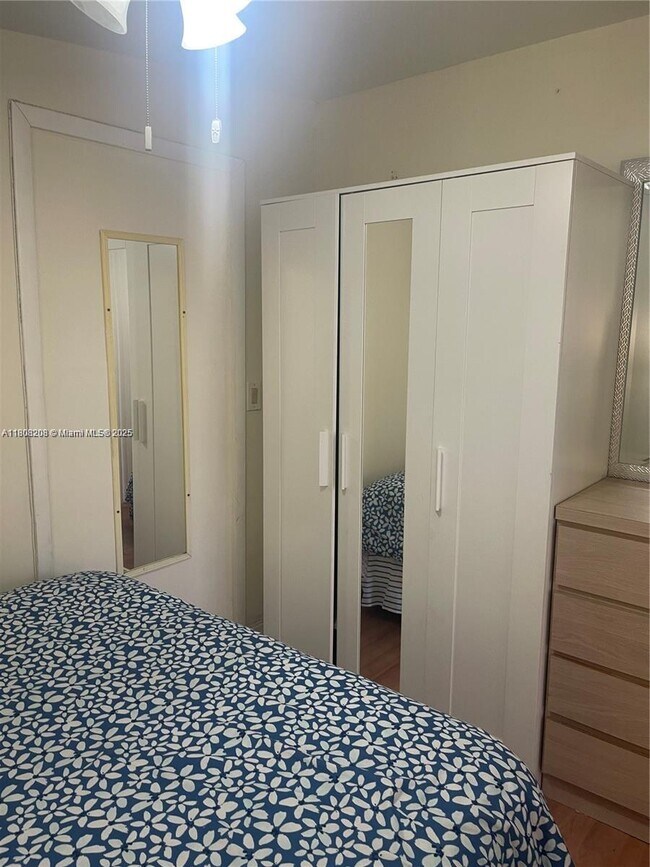 Foto del edificio - 1720 SW 70th Way