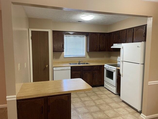 Building Photo - 6365 Catawba Dr