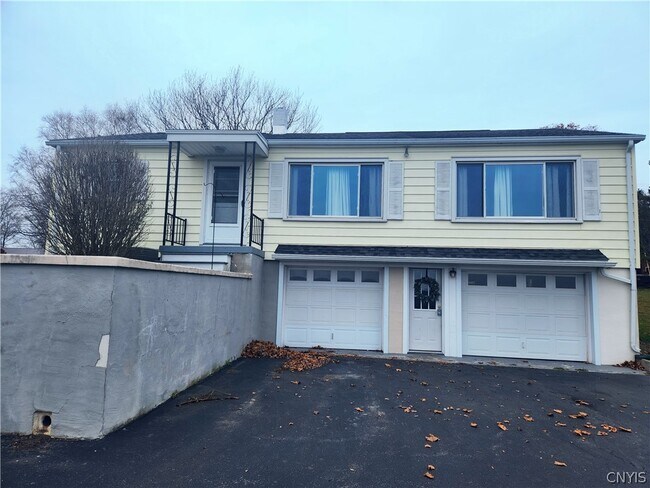 Foto del edificio - 3744 Fisher Rd