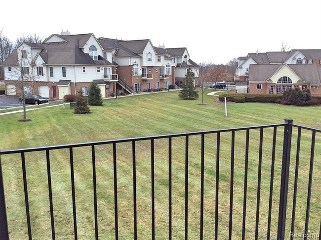 Building Photo - 9563 Lakeside Dr