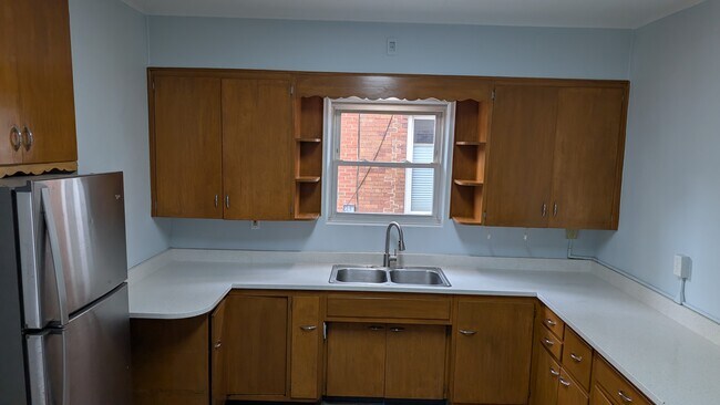 kitchen - 2006 52nd St