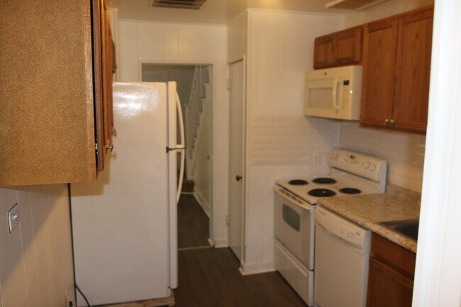 Building Photo - 16 Barney Pl