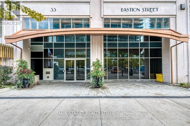 Building Photo - 35 Bastion St