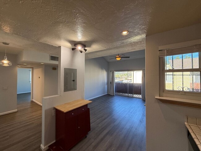 Building Photo - Great 2B/1BA Condo in Escondido!