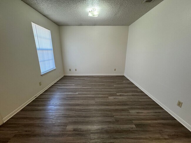 Foto del edificio - 3106 Courtney Ln