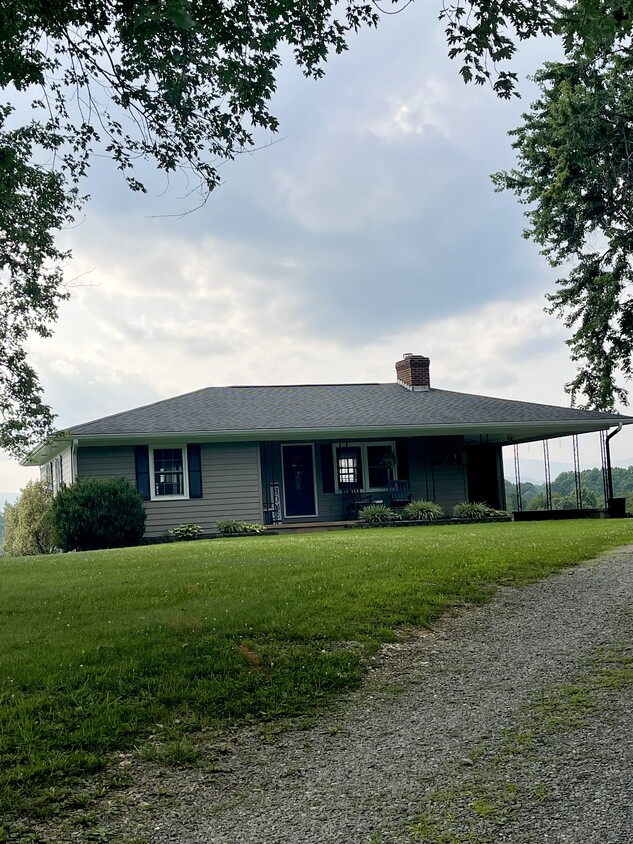 Primary Photo - 567 Longshot Ln