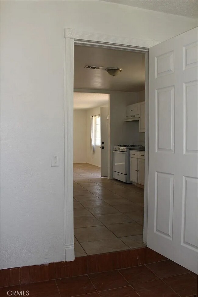 Building Photo - 1531 Riverside Dr