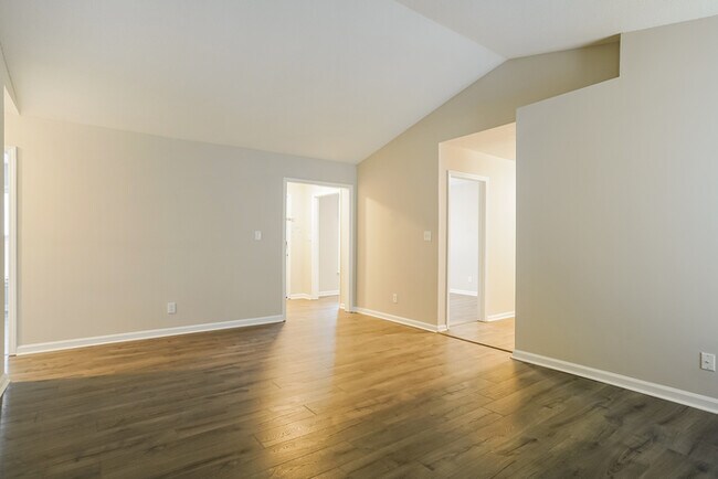 Building Photo - 100 Princess Cres