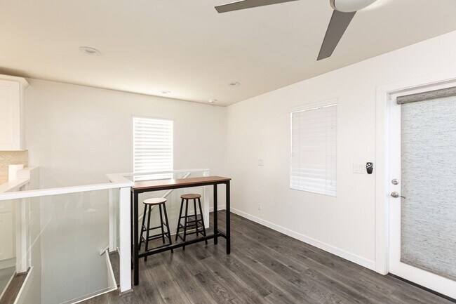 Building Photo - *** NORTHPARK 2/2 WITH 1 CAR ATTACHED GARA...