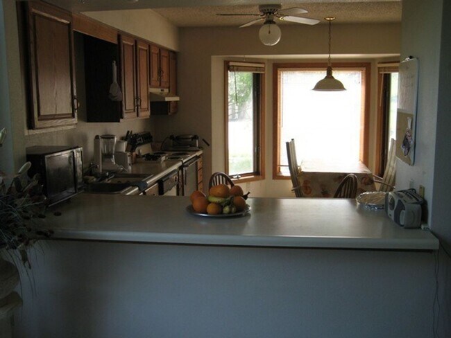 Foto del edificio - 2132 Plaenview Drive in Iowa City - 4 Bedroom Duplex