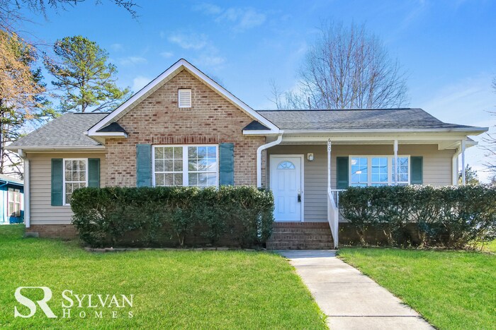Primary Photo - Beautiful 3 bedroom with rocking chair fro...