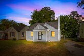 Foto principal - Charming and Newly Renovated 3 Bedroom 1.5...
