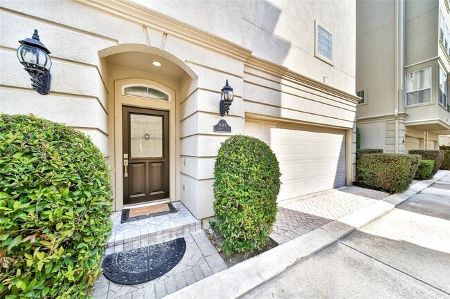 Building Photo - 1515 Hyde Park Blvd