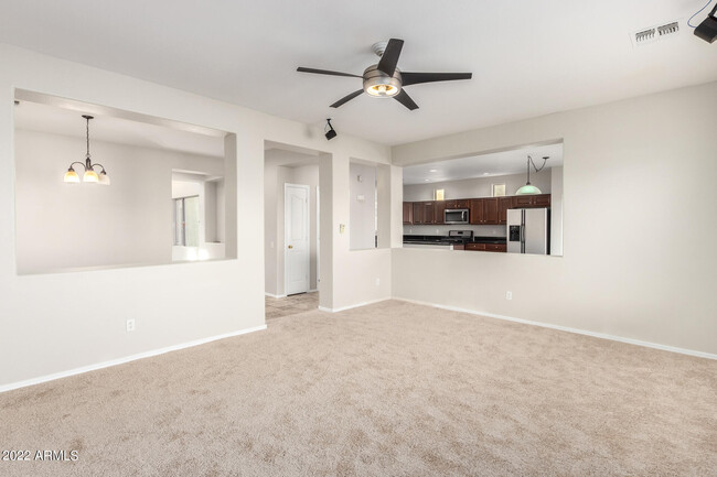 Foto del edificio - 9130 W Cypress St