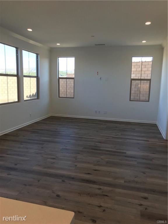 Building Photo - 153 Frontier