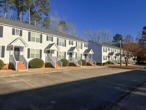 Building Photo - 111 Henley Pl