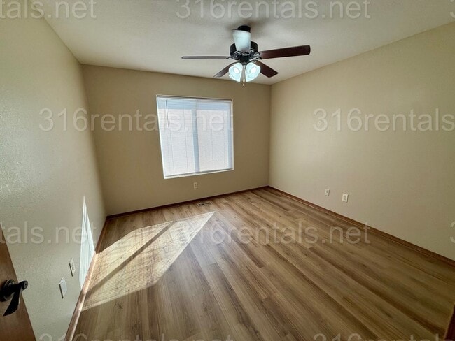 Building Photo - $1575 - 4 bedroom/ 2 bathroom - Gorgeous newly remodeled townhome!