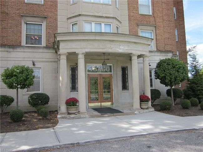 Building Photo - 13800 Fairhill Rd