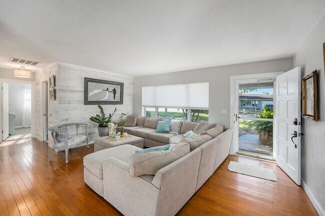Foto del edificio - Single Family Home in Sunny Park Groves
