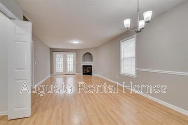 Building Photo - 102 Kelly Dr