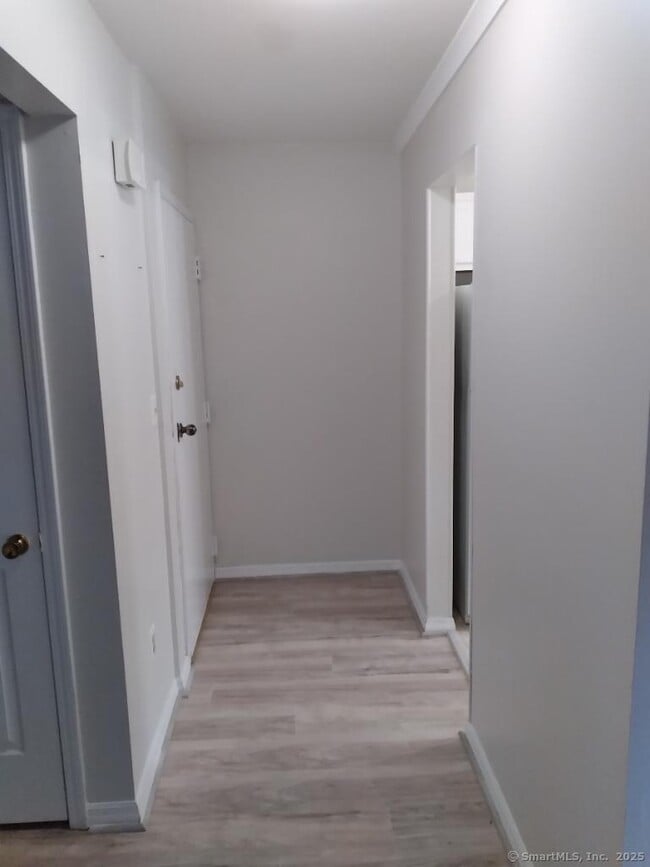 Building Photo - 16 Southwind Ln