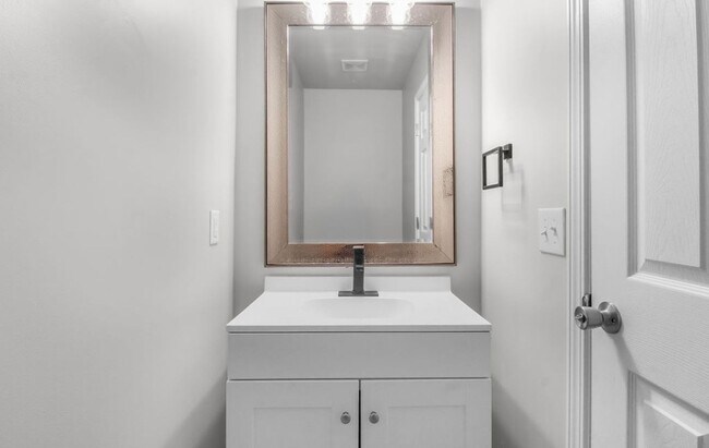 Foto del edificio - FOR RENT