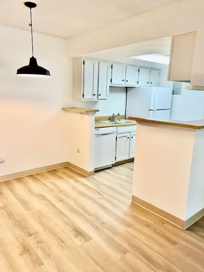 Building Photo - Updated 1BD/1BA Condo in DTC – Available Now!
