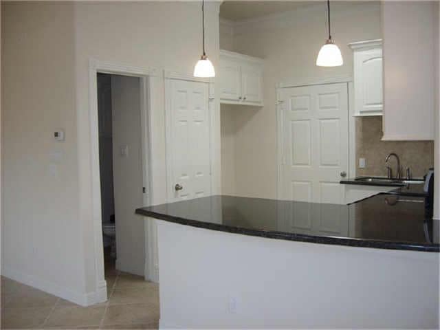 Building Photo - 16020 Fountainview Dr