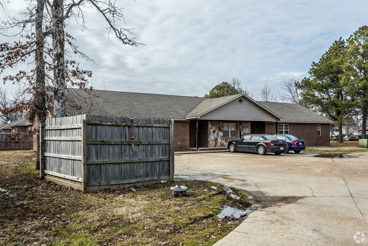 Building Photo - 4718 Samantha Ave