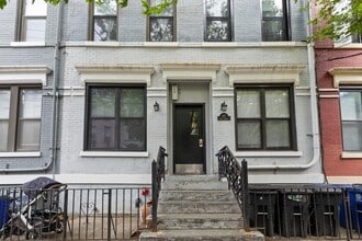 Building Photo - 817 Park Ave