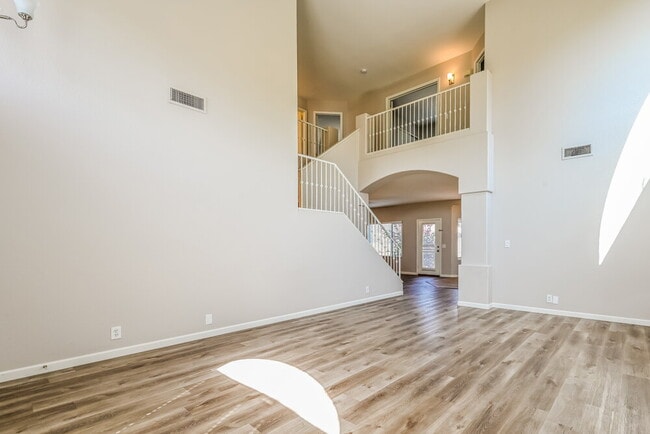 Foto del edificio - 2110 E Behrend Dr
