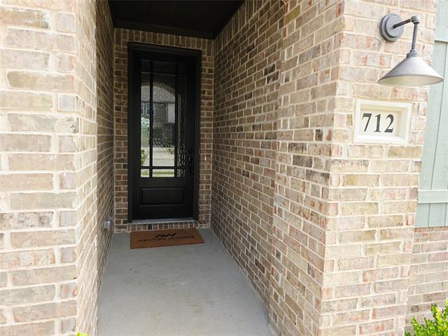 Building Photo - 712 Roanoke Dr